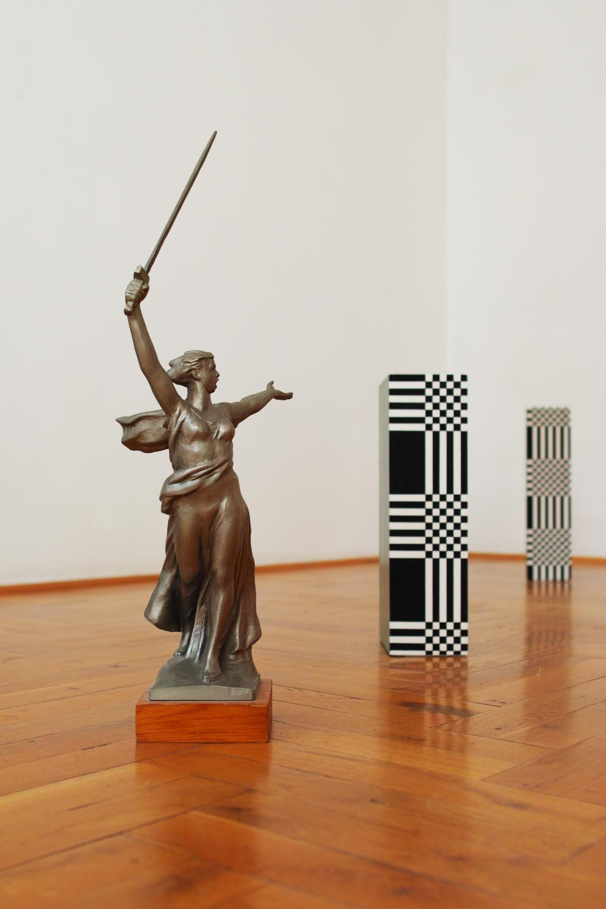 Double Bind, 2016